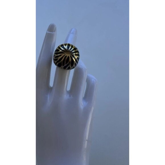 Vintage Enamel Zebra Round Ring Gold Black Women’s Size 6.5” Statement Ring - Picture 10 of 11